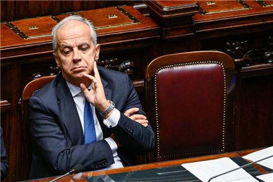 Matteo Piantedosi, italienischer Innenminister, nimmt an einer Sitzung im Unterhaus zur Vertrauensabstimmung über das über das Kabinett Meloni teil.