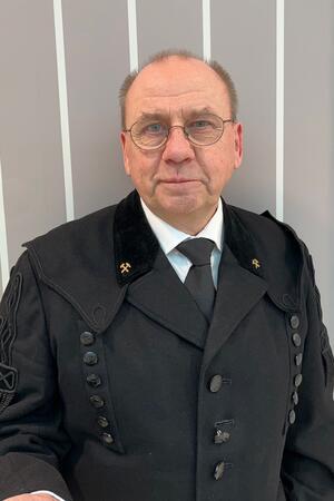 Pastor Matthias Schlicht im Bergmannskittel.