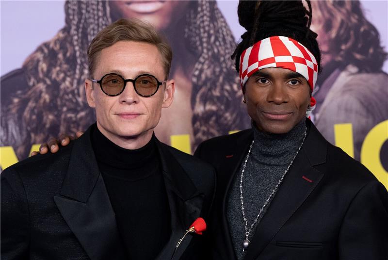 Matthias Schweighöfer (l) spielt  Produzenten von Milli Vanilli. Bei der Premiere steht er neben Fabrice Morvan, ehemaliges Mitglied von Milli Vanilli.