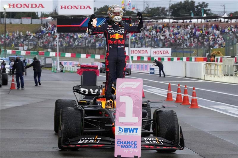Die Lehren aus dem Großen Preis von Japan Max Verstappen aus den Niederlanden vom Team Red-Bull jubelt nach seinem Sieg.