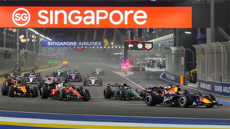 Max Verstappen gibt in Singapur Gas.
