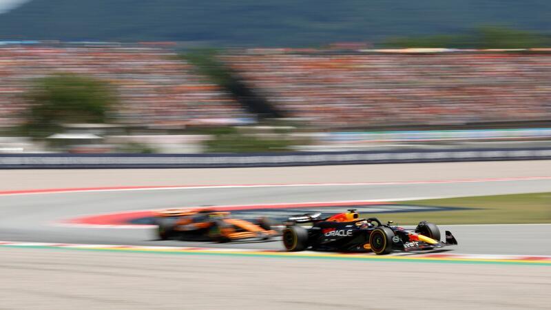 Verstappen siegt erneut in Barcelona - Viel Frust bei Norris Max Verstappen (r) baute seine WM-Führung mit einem Sieg beim Großen Preis von Spanien aus.