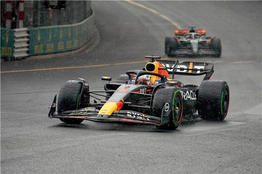 Max Verstappen startet mit einer Trainingsbestzeit in den Großen Preis von Spanien.