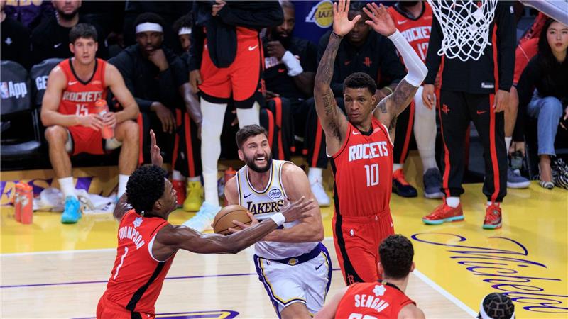 Maxi Kleber (M) konnte die Niederlage der Los Angeles Lakers nicht verhindern. 