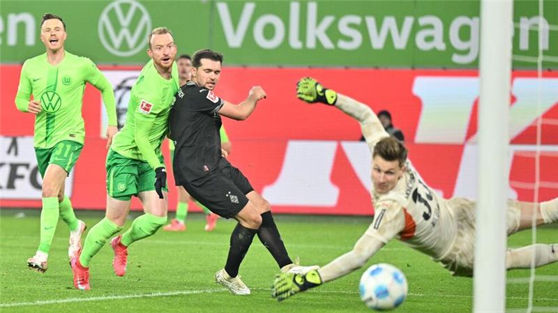 5:1 gegen Gladbach: Wolfsburg auf Kurs Europa Maximilian Arnold trifft für Wolfsburg.