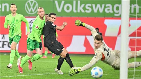 Maximilian Arnold trifft für Wolfsburg.