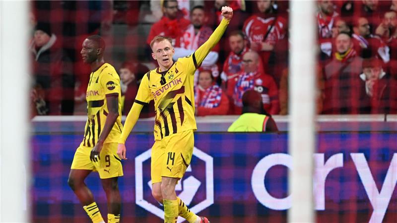 Maximilian Beier bejubelt sein Traumtor.