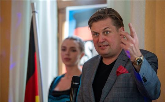 Maximilian Krah bei einer Wahlveranstaltung im  oberbayerischen Holzkirchen.