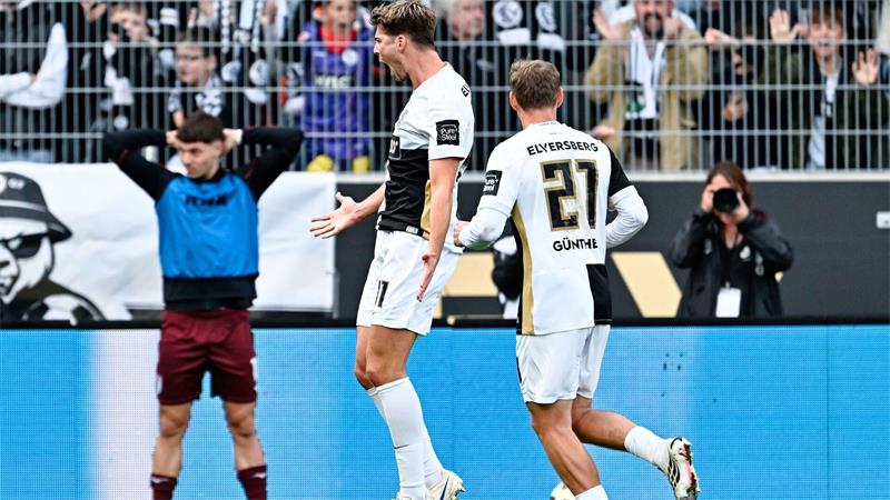 FC Bayern überrollt Leipzig - Nächster BVB-Rückschlag Maximilian Rohr (l) jubelt über sein Tor zum 3:0 für Elversberg