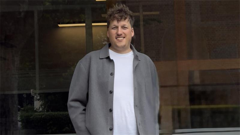 Maximilian Scholz vor seinem Büro in Bad Harzburg.