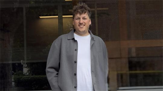 Maximilian Scholz vor seinem Büro in Bad Harzburg.
