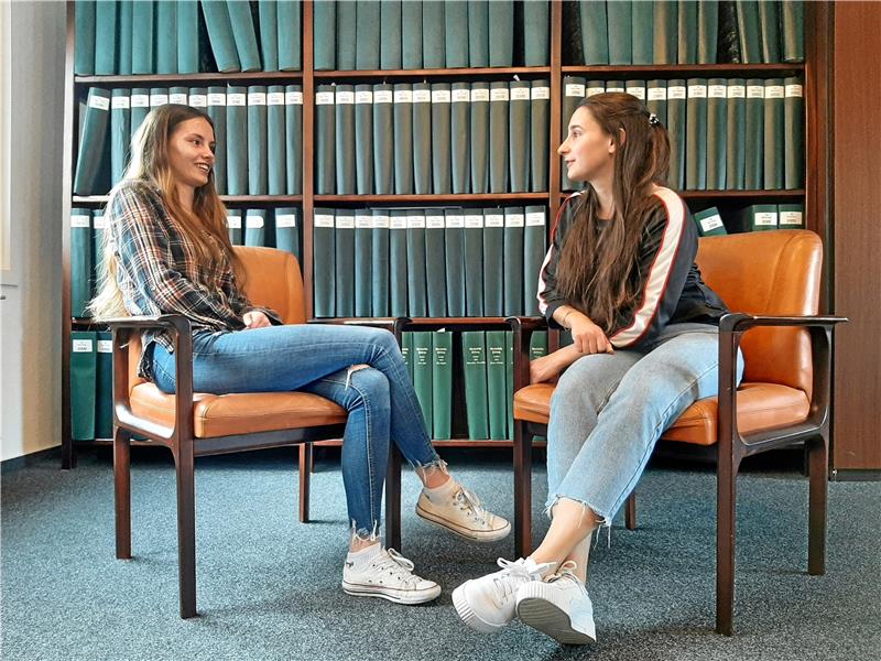 May Biermann (li.) und Caterina Klaeden im Gespräch für den neusten GZ-Podcast. Foto: Belz