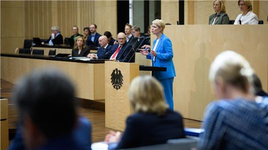 Mecklenburg-Vorpommerns Ministerpräsidentin Schwesig (SPD) fordert im Bundesrat Rentenstabilität.
