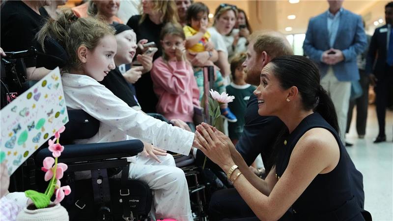 Meghan und Harry besuchten Patienten einer Kinderklinik und deren Angehörige.