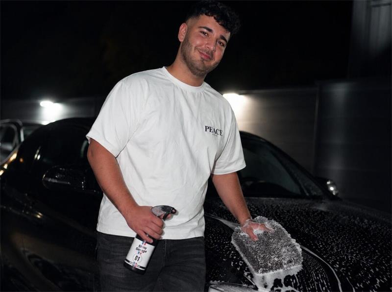 Mehmet Kömecoglu von der Fahrzeugpflege Harz.