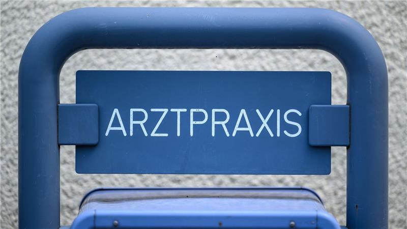 Mehr Ärztinnen und Ärzte wollen Teilzeit arbeiten. (Archivbild)