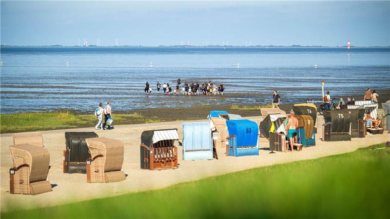 Mehr „Badewetter“ an der Küste: Laut Industrie- und Handelskammern kann das für den Tourismus auch eine Chance im Klimawandel sein. (Archivbild)
