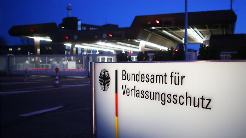 Mehr Details zu christlichen Influencern, bei denen der Verfassungsschutz  Handlungen gegen die freiheitliche demokratische Grundordnung, erkennt, gibt die Bundesregierung nicht preis. Sie begründet dies unter anderem damit, dass dies zu „Abwehrstrategien“ führen und dadurch die Erkenntnisgewinnung erschweren könnte. (Symbolbild)