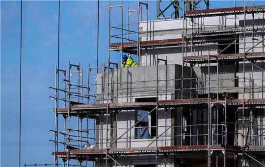 Mehr Förderungen und weniger Vorgaben - das fordert der Verband der Wohnungswirtschaft Niedersachsen und Bremen mit Blick auf den sozialen Wohnungsbau. Foto: dpa
