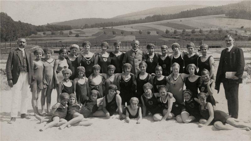 Mehr Freiheit: Die Mädchen-Schwimmabteilung des MTV Goslar Mitte der 1920er Jahre.
