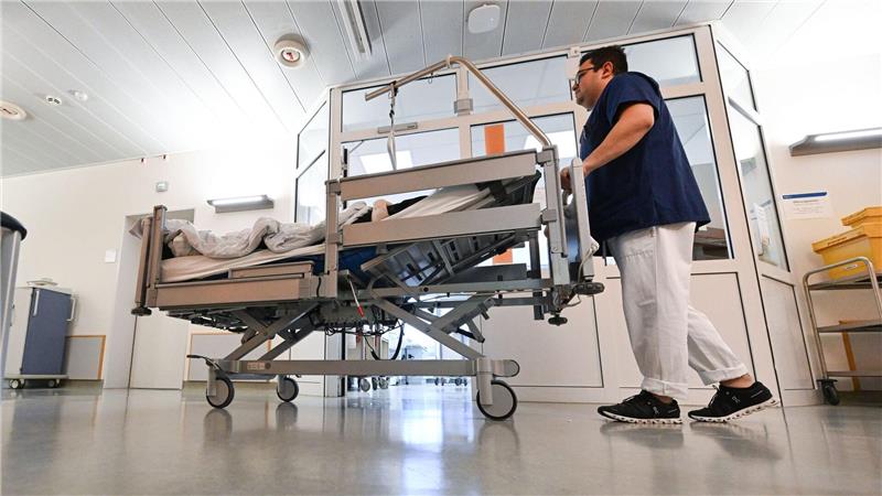 Mehr Geld für Pflege und Gesundheit wird mit breiter Mehrheit befürwortet. (Archivbild)