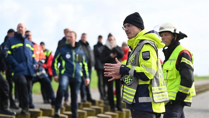 Möglicher Chemieunfall: Einsatzkräfte trainieren im Watt Mehr als 100 Kräfte verschiedener Organisationen beteiligten sich an der Übung.