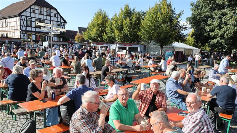 Walkenrieder Klostermarkt lockt mehr als 10.000 Besucher Mehr als 10.000 Besucher kommen am Wochenende zum Klostermarkt nach Walkenried und genießen auch das schöne Wetter.