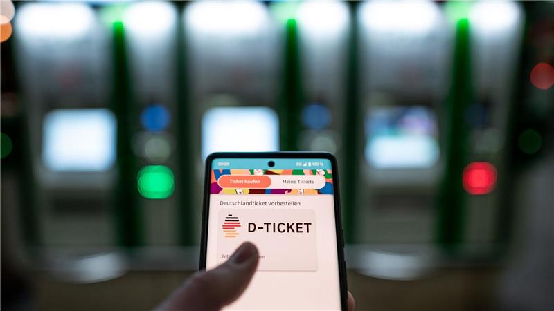 Mehr als 14 Millionen Menschen nutzen das Deutschlandticket derzeit. (Symbolbild)