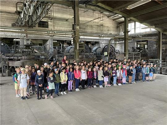 Mehr als 150 Kinder haben das Steigerlied gesungen. Foto: Sowa