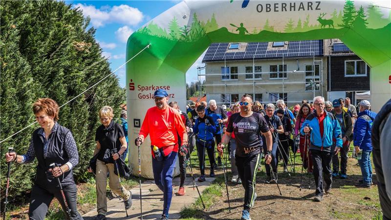 Mehr als 150 Leute gehen beim Saisonauftakt in Altenau an den Start.