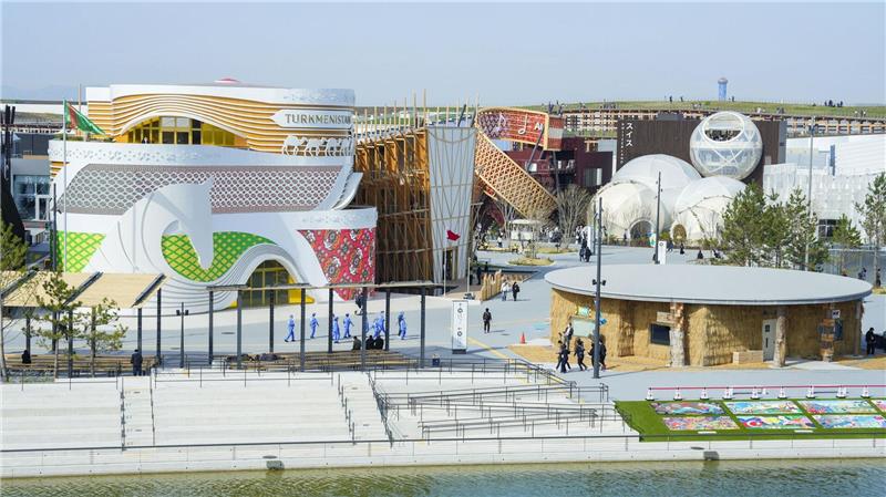 Japans Kaiser läutet die Expo ein Mehr als 160 Länder, Regionen und internationale Organisatoren sind auf der Expo vertreten.