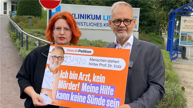 Chefarzt unterliegt mit Klage gegen Abtreibungsverbot Mehr als 231.000 Personen haben eine Petition von Volz unterschrieben