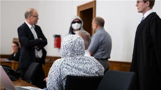 Mehr als 28.000 Tonträger sollen verkauft und geschätzt mindestens 285.000 Euro erwirtschaftet worden sein. (Archivbild)