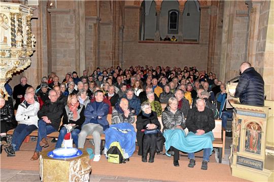 Mehr als 300 Besucher kommen zum letzten Winterabend der Saison, um dem SPD-Bundesvorsitzenden Lars Klingbeil zuzuhören und mit ihm zu diskutieren. Fotos: Roß
