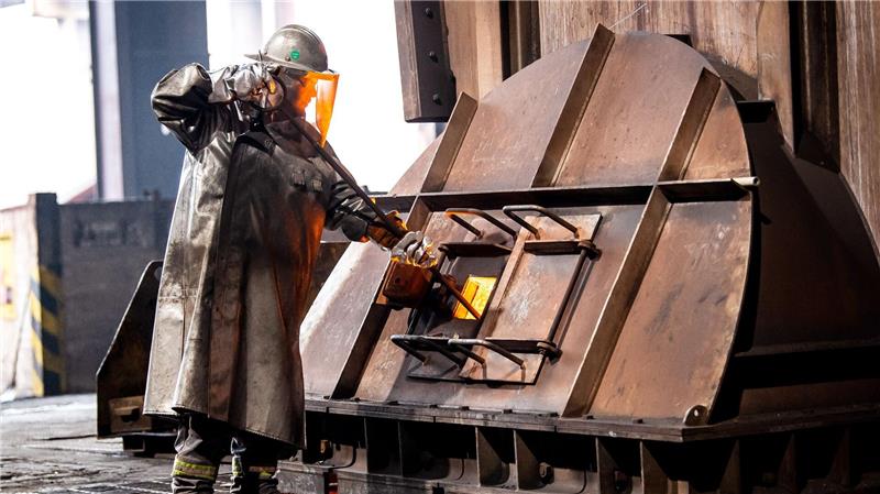 Mehr als 3.000 Beschäftigte arbeiten derzeit im Bremer Stahlwerk. (Archivfoto)