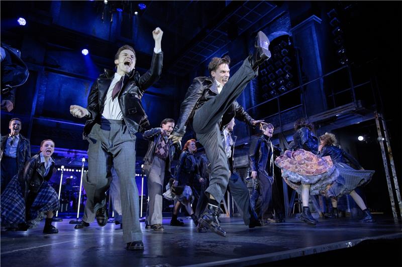 GZ verlost Tickets für „Ku´damm 56“ Mehr als 300.000 Menschen haben bisher das rasante Musical gesehen. Foto: Jörn Hartmann, Dominic Ernst
