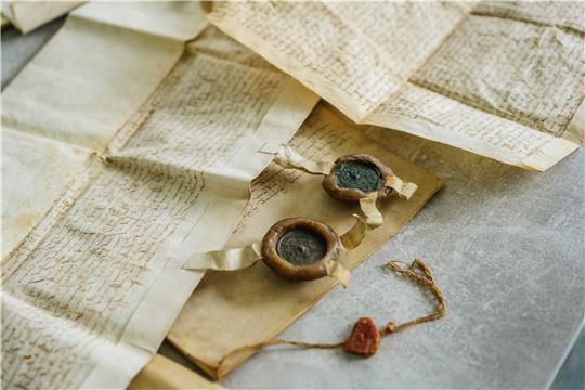 Mehr als 500 Jahre alt: Die Original-Urkunden zur Bergfreiheit in St. Andreasberg lagen seit Jahrzehnten im Tresor im ehemaligen Rathaus der Bergstadt. Jetzt sind sie laut Bürgermeister Wolfgang Langer an einem sicheren Ort untergebracht. Foto: GZ-Archiv