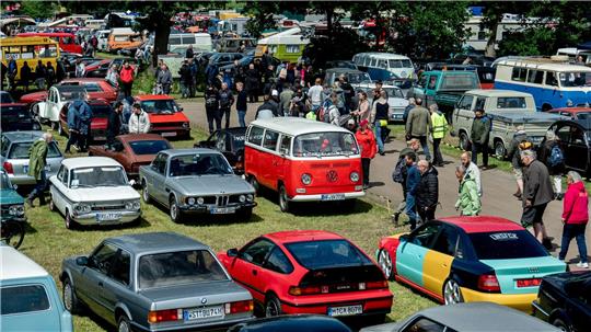 Mehr als 6.000 Fahrzeuge sind auf dem Gelände zu sehen. 