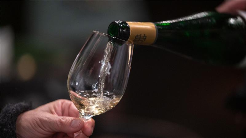 Mehr als Etikette: Weingläser hält man am Stiel.