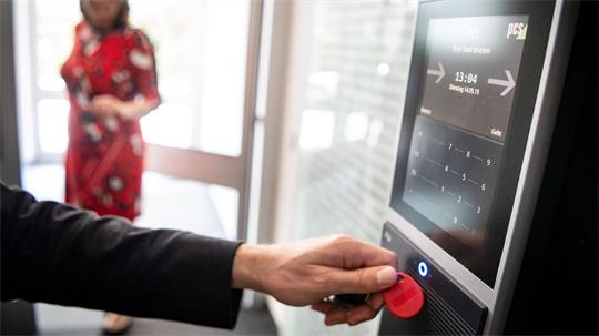 Mehr als die Hälfte der 1.000 Befragten gaben an, Überstunden leisten zu wollen - knapp 20 Prozent davon sogar dauerhaft. (Symbolbild)