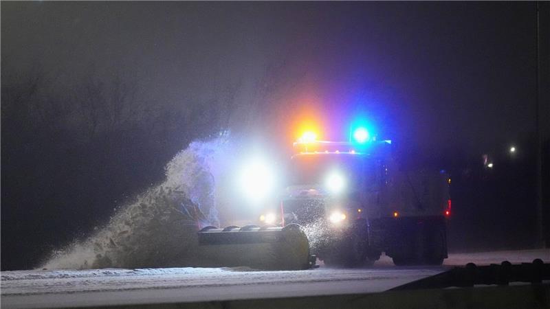 Mehr als die Hälfte der US-Bevölkerung ist von dem Wintereinbruch betroffen.