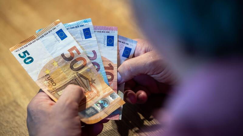 Inflation: Gutes Drittel sorgt weniger für Ruhestand vor Mehr als ein Drittel der Deutschen sorgt aufgrund der großen Preissteigerungen der vergangenen Jahre weniger fürs Alter vor. (Symbolbild)