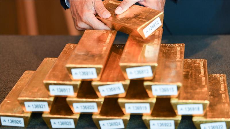Mehr als ein Drittel der deutschen Goldreserven lagert in den USA. Die Bundesbank verweist darauf, dass sie die Bestände regelmäßig prüft. Hunderte Barren holte sie in den Jahren 2013 bis 2017 nach Deutschland. (Archivbild)