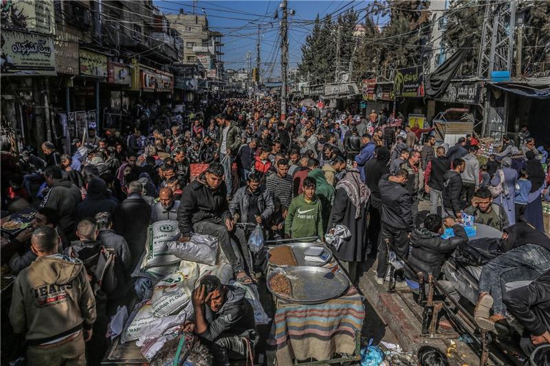 Israel schlägt Zeltstädte für Rafah-Bevölkerung vor Mehr als eine Million Binnenflüchtlinge halten sich in Rafah auf.
