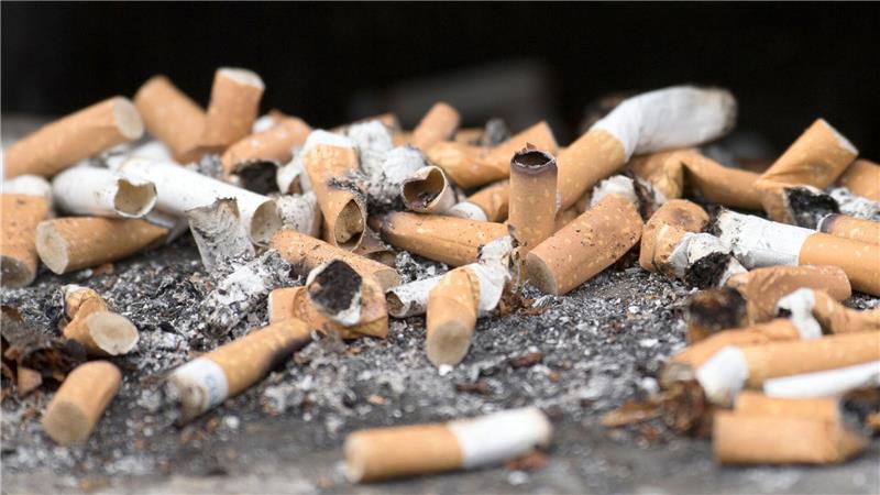Mehr als sieben Millionen Menschen sterben nach Angaben der WHO jedes Jahr weltweit durch Tabakkonsum. (Symbolbild)