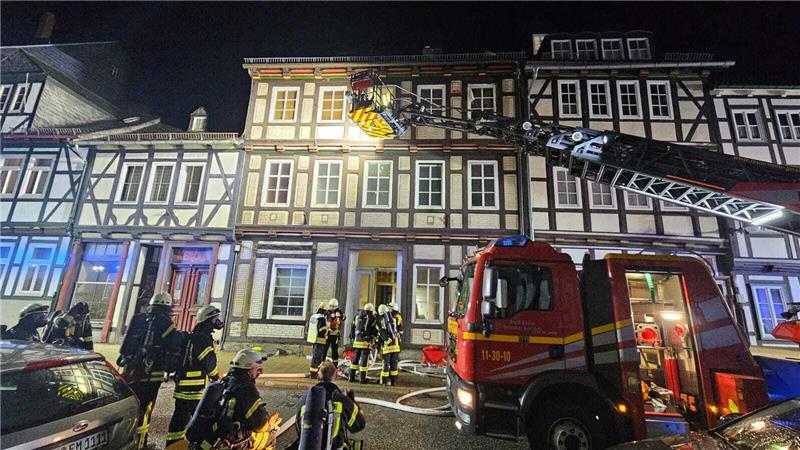 Mehrere Anwohner mussten mit einer Drehleiter gerettet werden. Foto: Epping