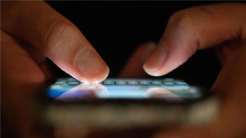 Mehrere Apps und Anbieter nutzen die Ausnahme von den europäischen Datenschutzregeln, etwa Microsoft, LinkedIn oder Google. (Symbolbild)