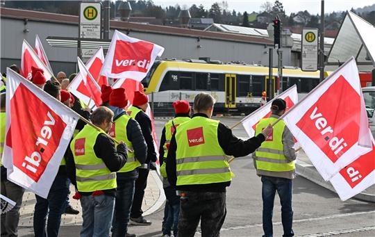 Mehrere Bundesländer betroffen: Die Gewerkschaft Verdi hatte Warnstreiks bei verschiedenen Verkehrsbetrieben organisiert.