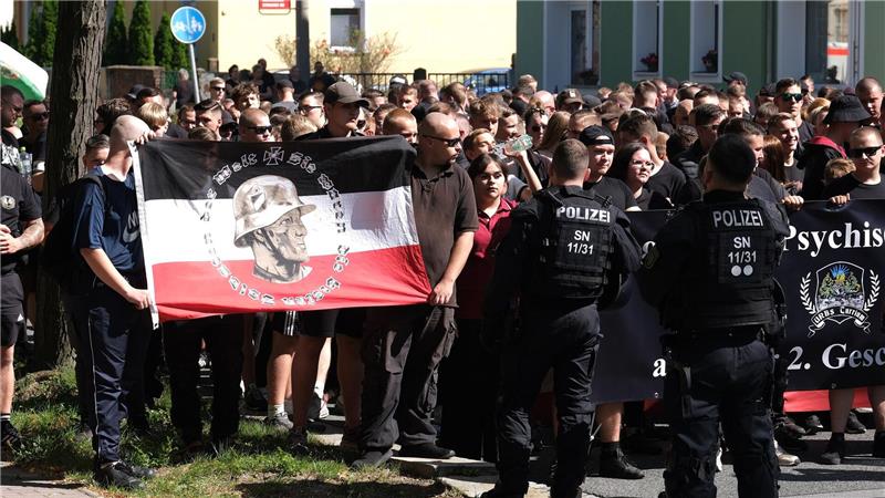 Rechte Jugendgruppen wachsen schnell - bundesweit vernetzt Mehrere CDS-Veranstaltungen waren zuletzt begleitet von Aktionen rechter Gruppen, wie hier in Bautzen. (Archivfoto)