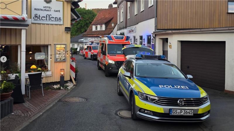 Mehrere Einsatzkräfte waren am Unfallort.